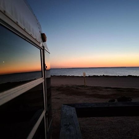 Maggie At The Beach - 1973 Vintage Rv Port Lavaca Exterior photo