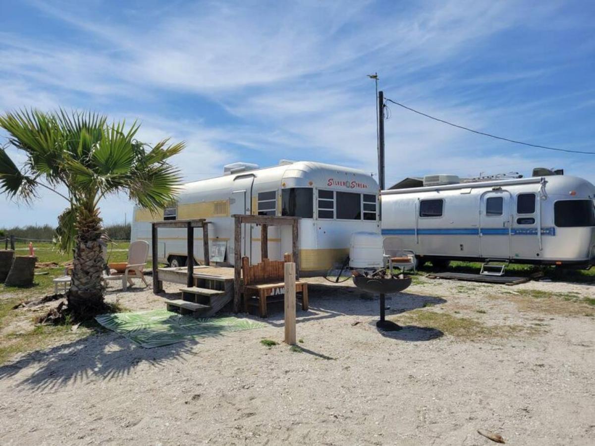 Maggie At The Beach - 1973 Vintage Rv Port Lavaca Exterior photo